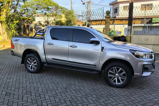 TOYOTA HILUX 2.8 SRV 4X4 CD 16V DIESEL 4P AUTOMÁTICO TOYOTA HILUX 2.8 SRV 4X4 CD 16V DIESEL 4P AUTOMÁTICO